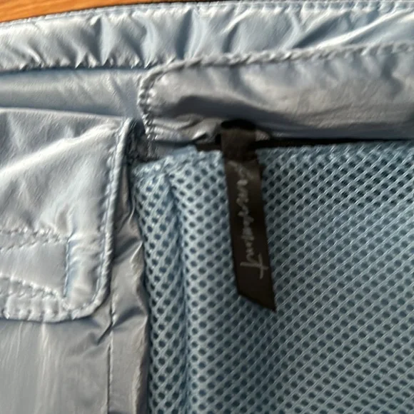 Free movement Waist bag/ cross body NWOT - Picture 5 of 5